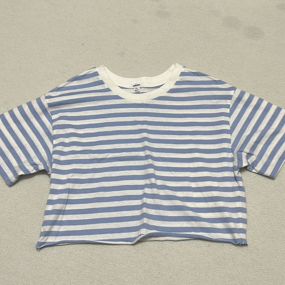 Like New. Garage Cropped Tee. Women Small